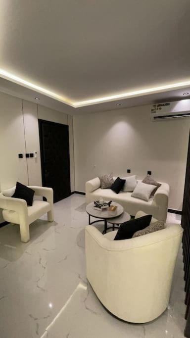 Apartment Modern Self Entry